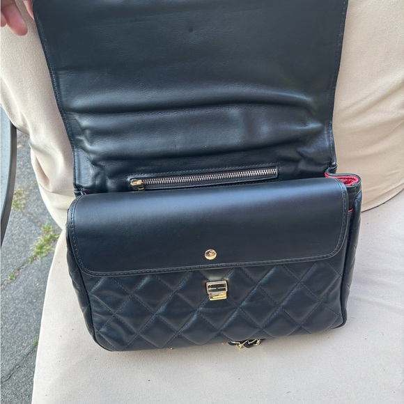 Elegant Black Quilted Handbag - Picture 3 of 8